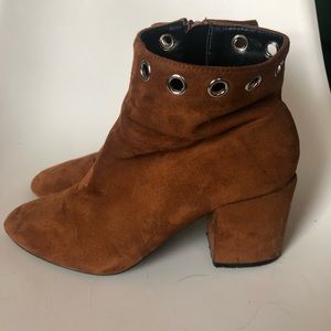 Boohoo tan faux suede booties